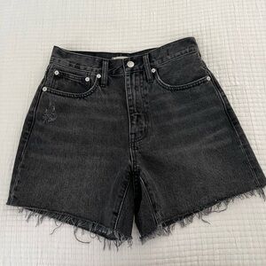MADEWELL RELAXED MID-RISE DENIM SHORTS. Size 25.